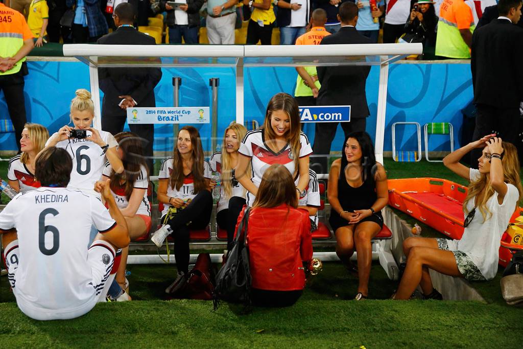 Juara Dunia, WAGs Cantik...