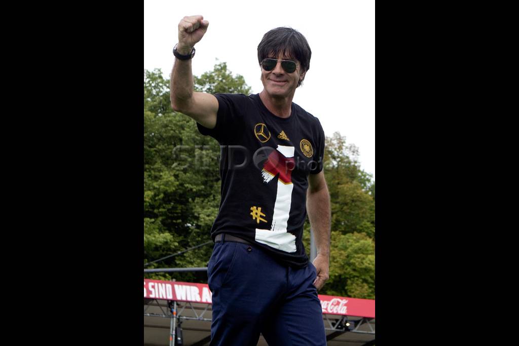 Skuad Jerman Tiba di...