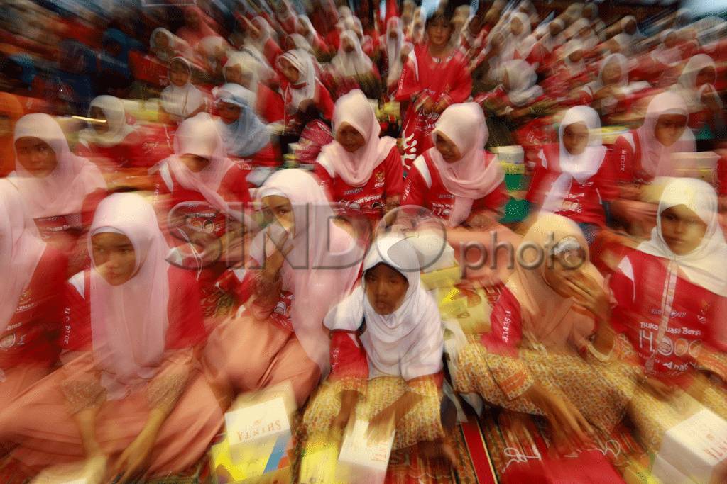 Ribuan Anak Yatim Buka...