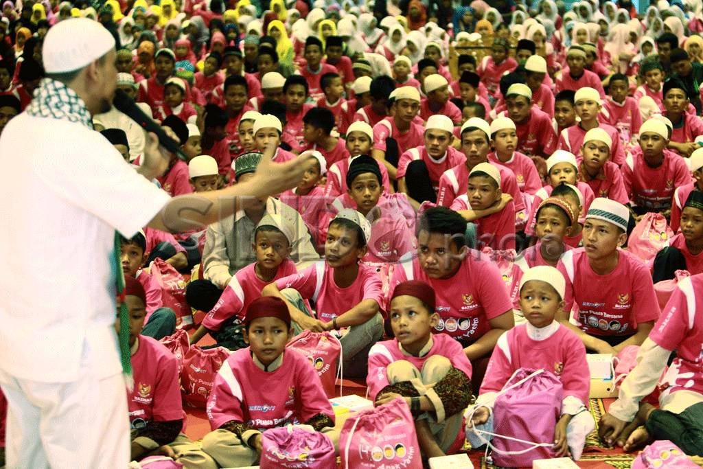 Ribuan Anak Yatim Buka...