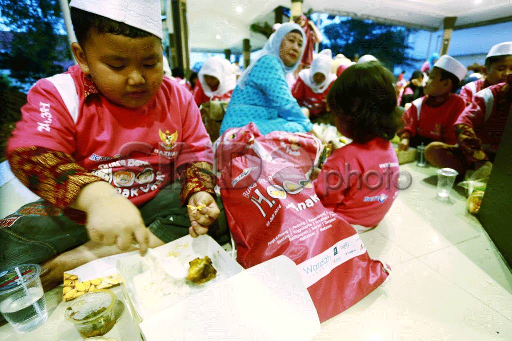 Ribuan Anak Yatim Buka...