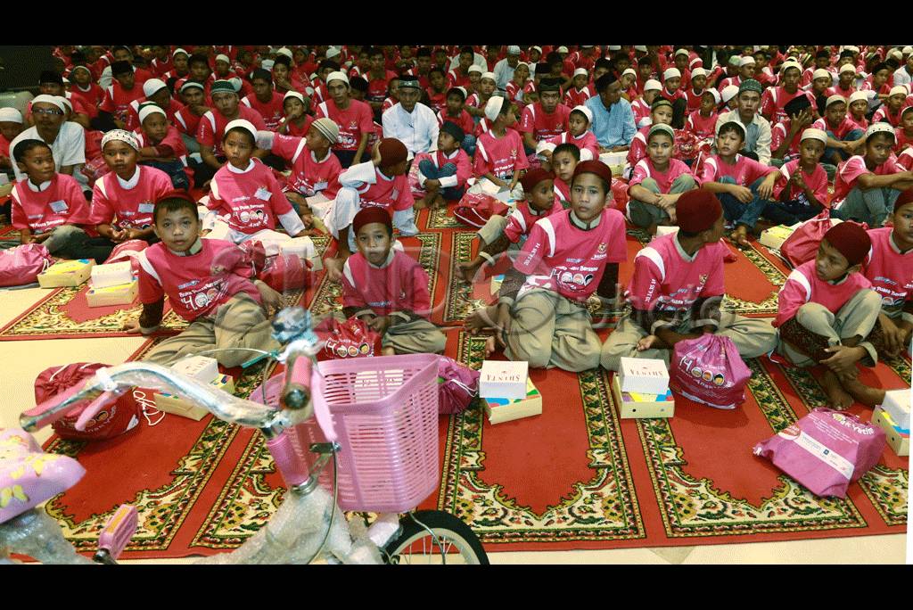 Ribuan Anak Yatim Buka...