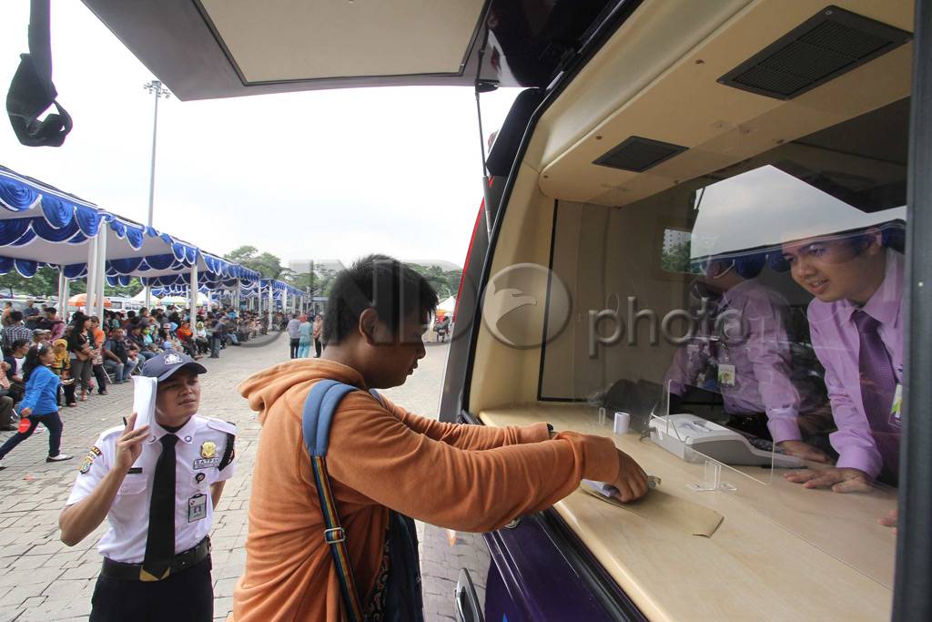 Tukar Uang di Monas