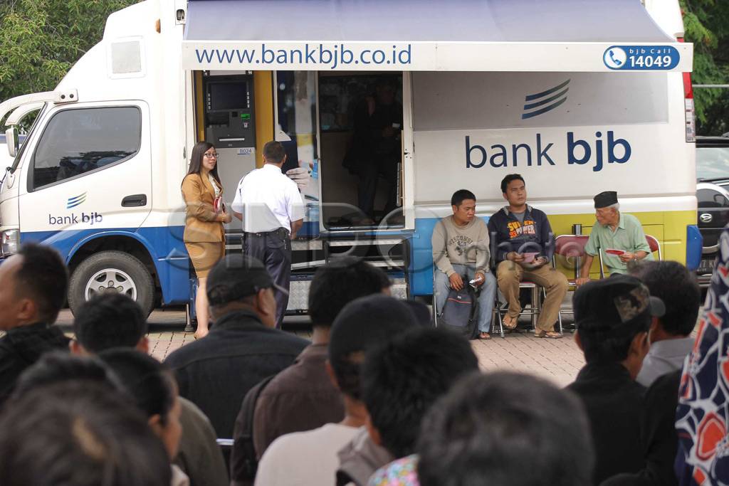 Tukar Uang di Monas