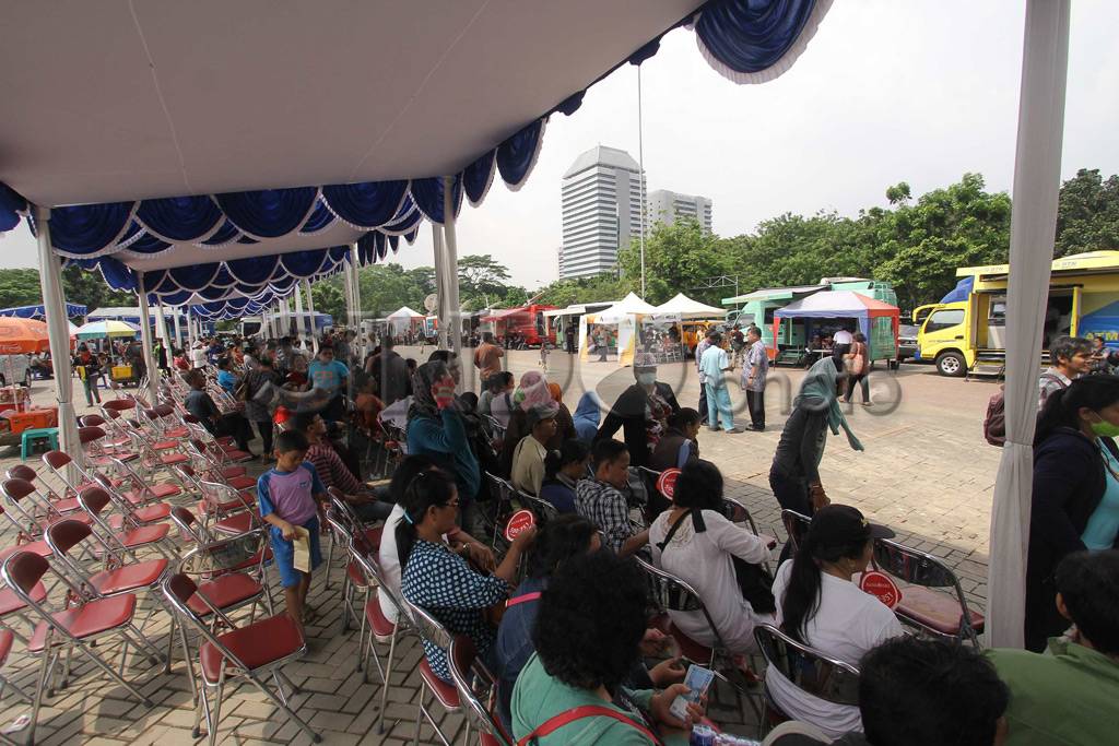 Tukar Uang di Monas