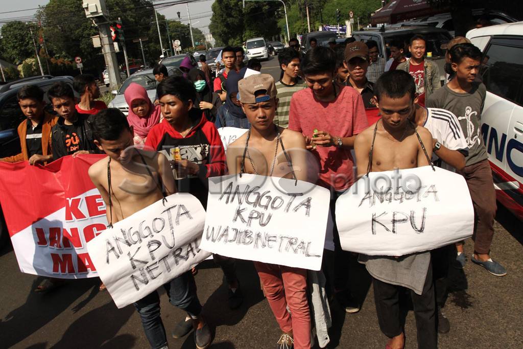 Aksi Teatrikal Depan...