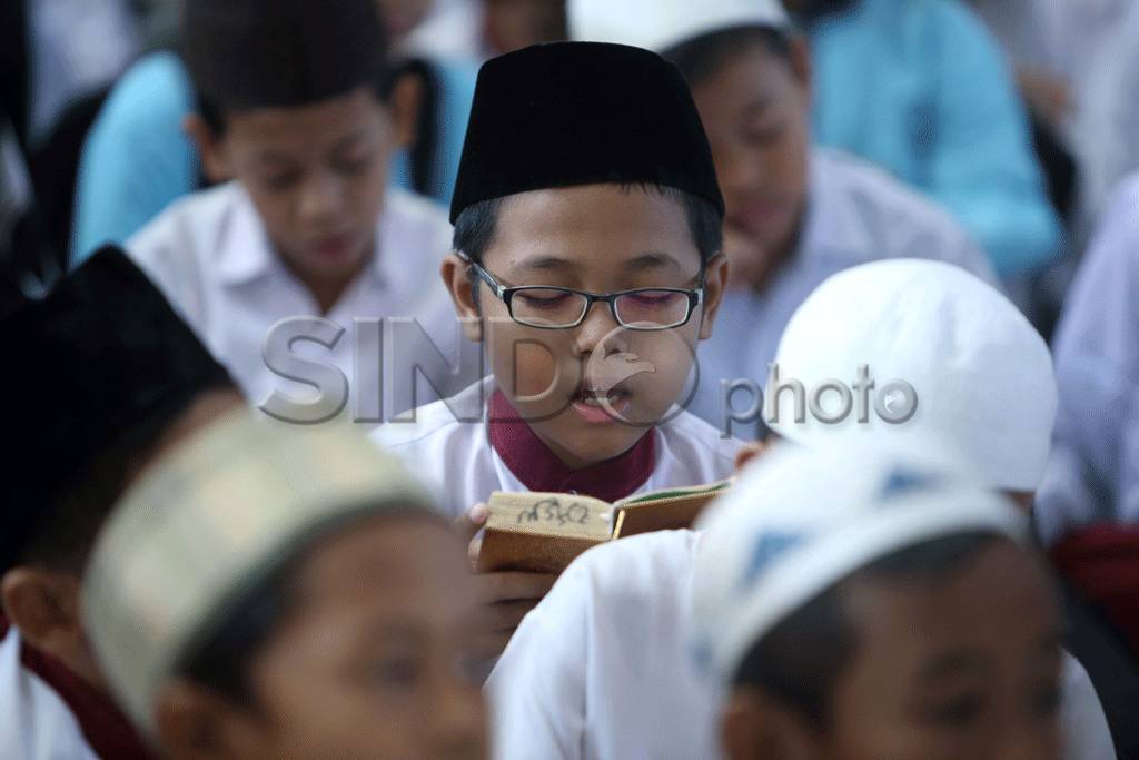 Ribuan Siswa Gelar Khataman...