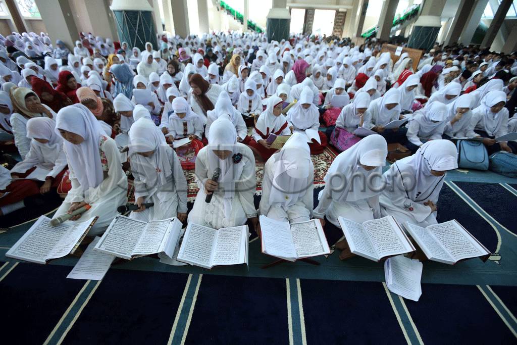 Ribuan Siswa Gelar Khataman...
