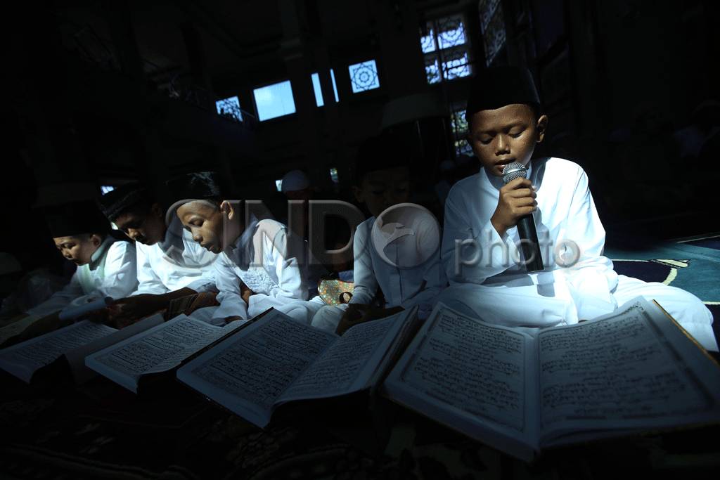 Ribuan Siswa Gelar Khataman...