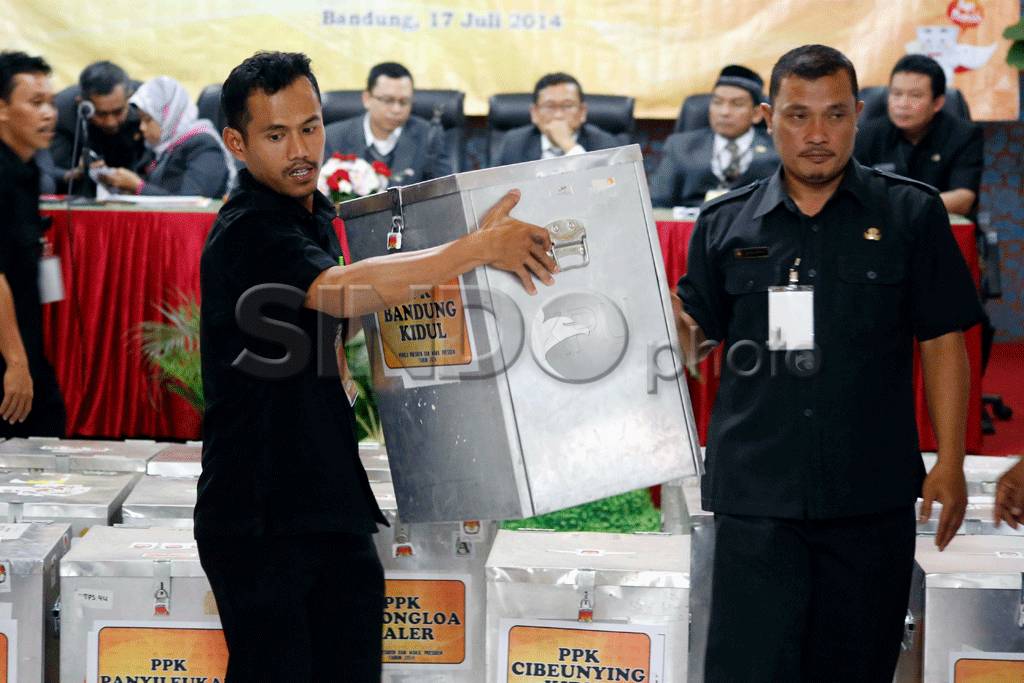 KPU Bandung Gelar Rapat...