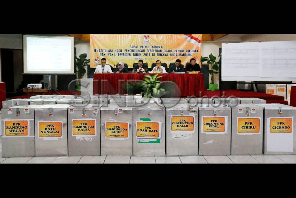 KPU Bandung Gelar Rapat...