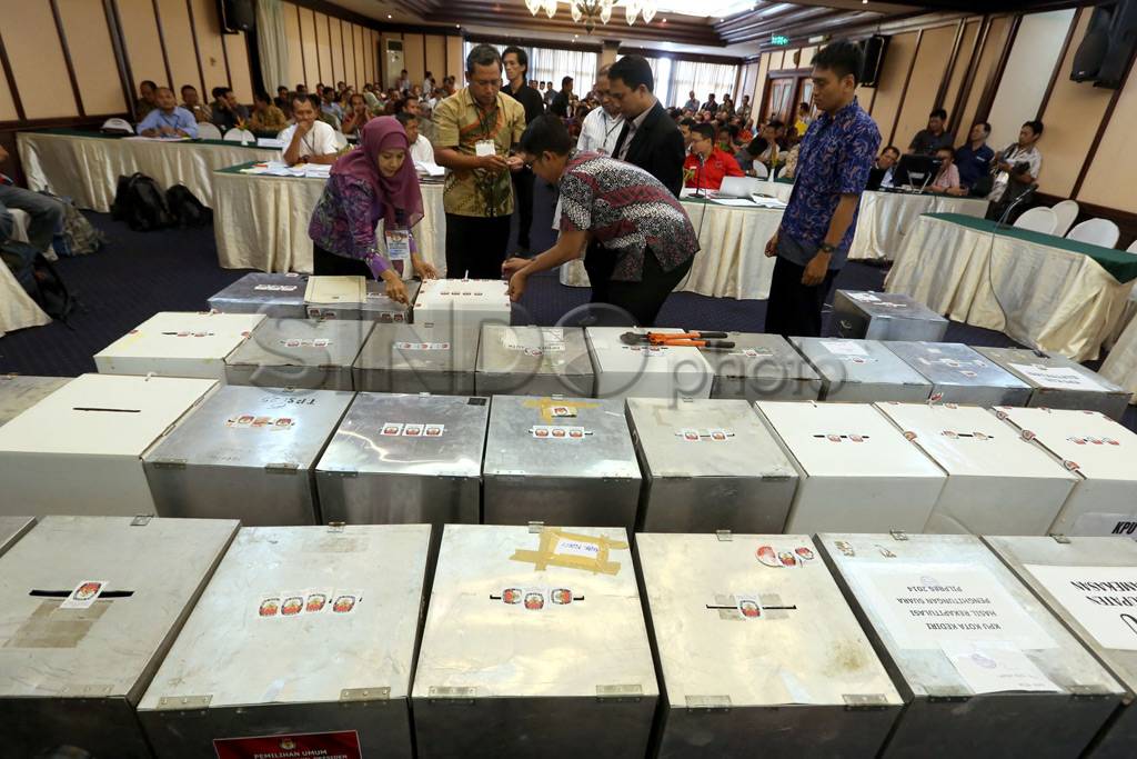 Rekapitulasi Suara Provinsi...