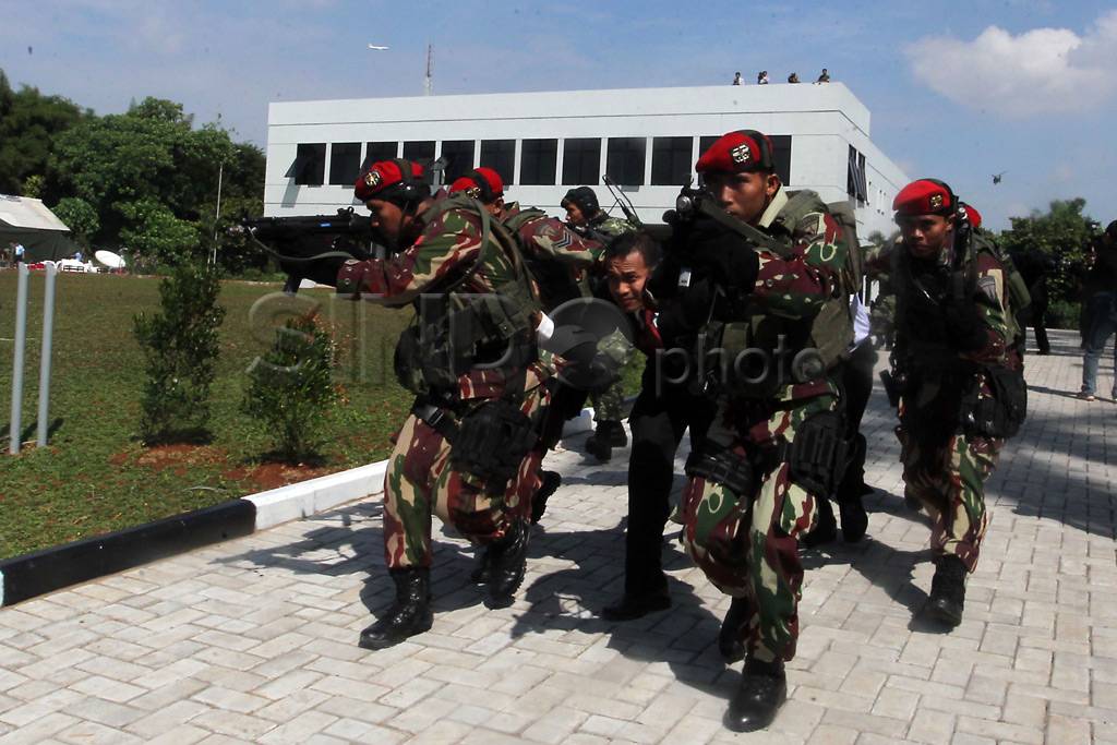 TNI Gelar Simulasi Pengamanan...