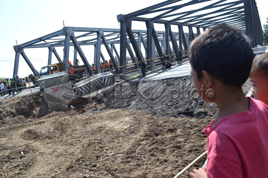 Jembatan Comal Jawa...
