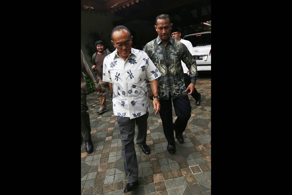 Prabowo Kunjungi Kediaman...