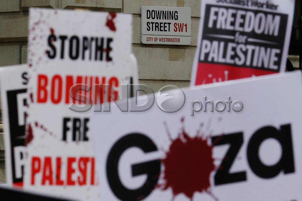 Ribuan Demonstran Long...