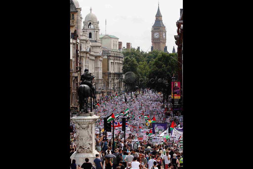 Ribuan Demonstran Long...