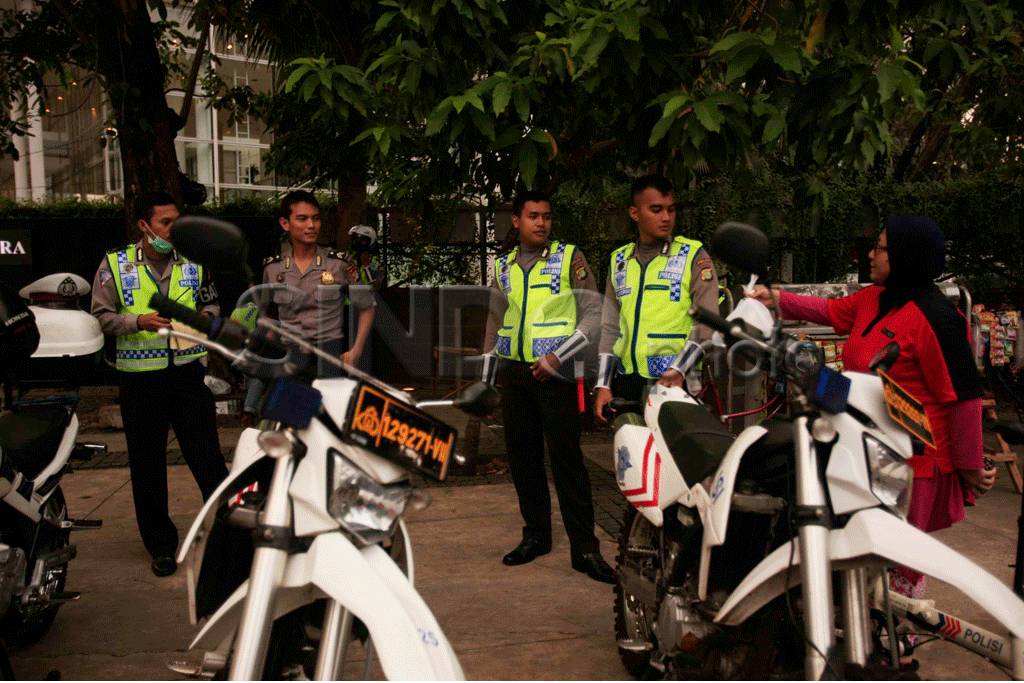 Takjil Untuk Polisi