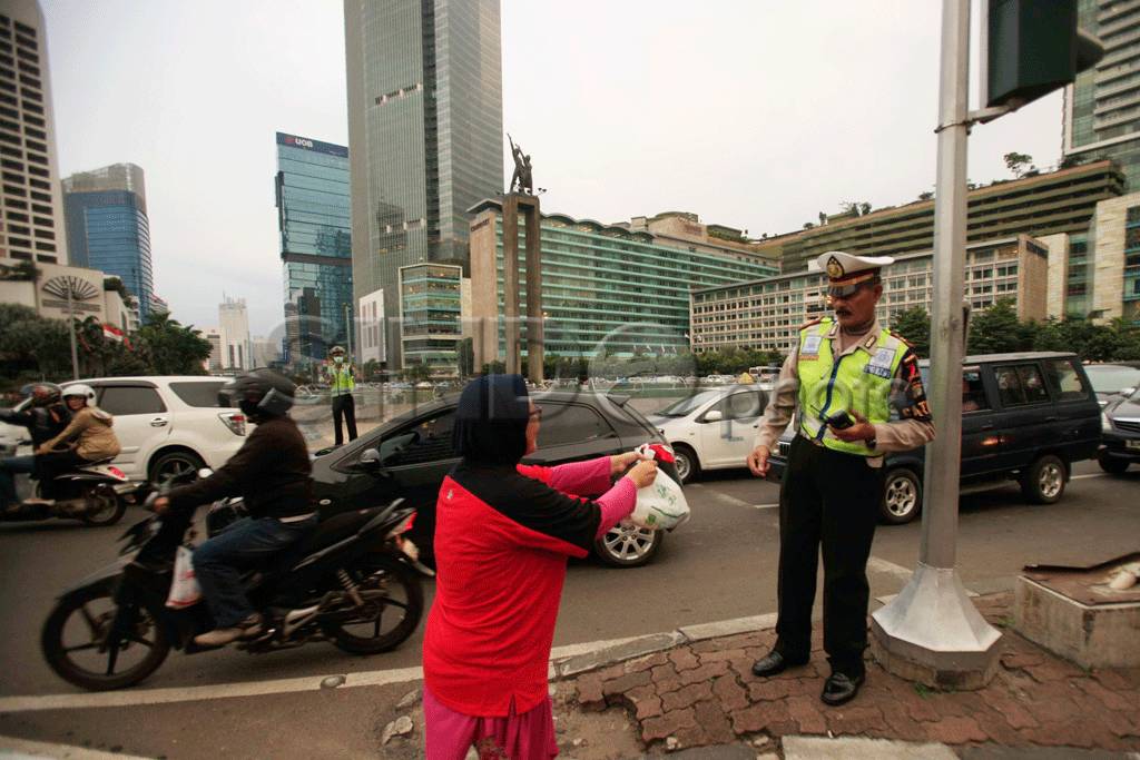 Takjil Untuk Polisi