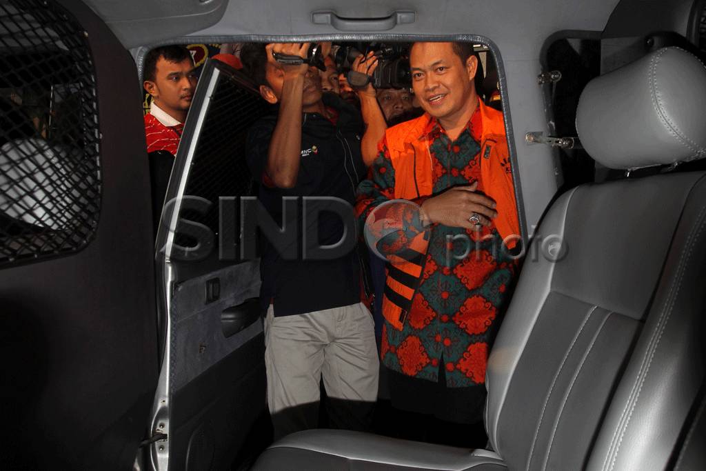 KPK Tahan Orang Dekat...
