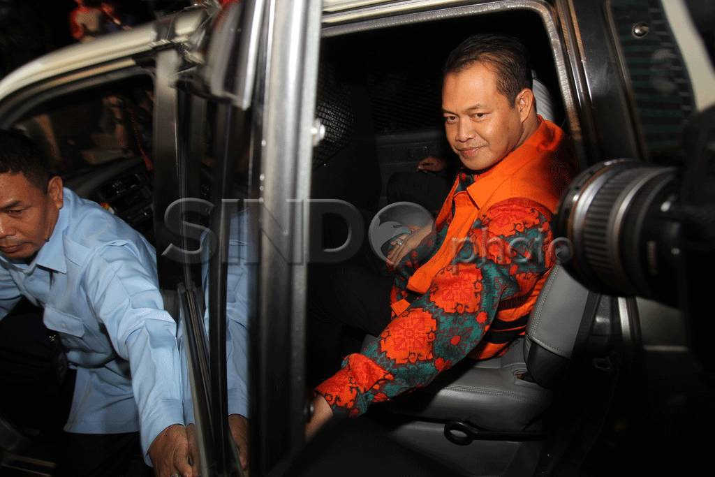 KPK Tahan Orang Dekat...