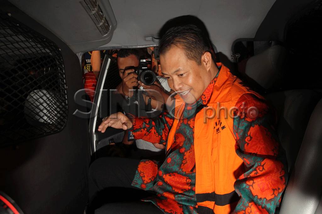 KPK Tahan Orang Dekat...
