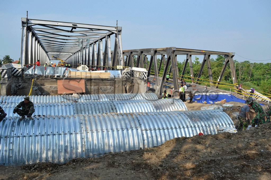 Perbaikan Jembatan Comal...