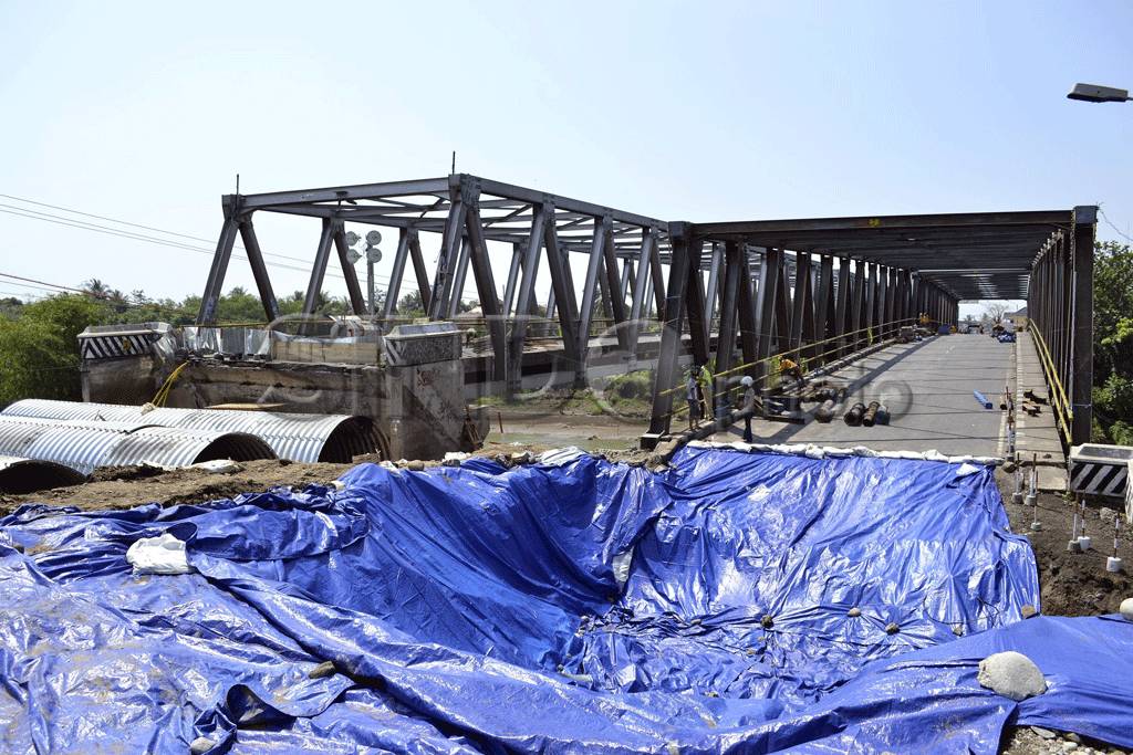 Perbaikan Jembatan Comal...