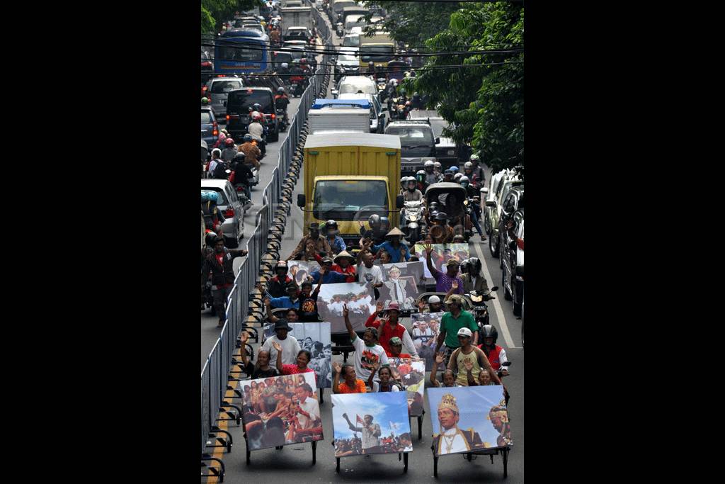 Tukang Becak Rayakan...