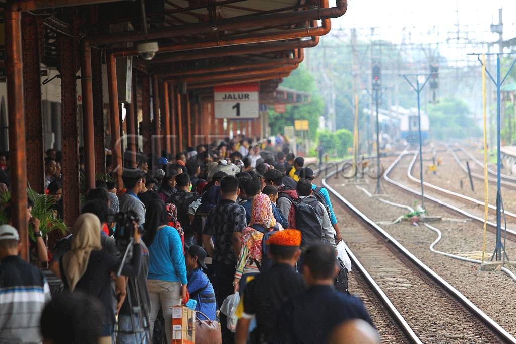 PT KAI Tambah Jumlah...