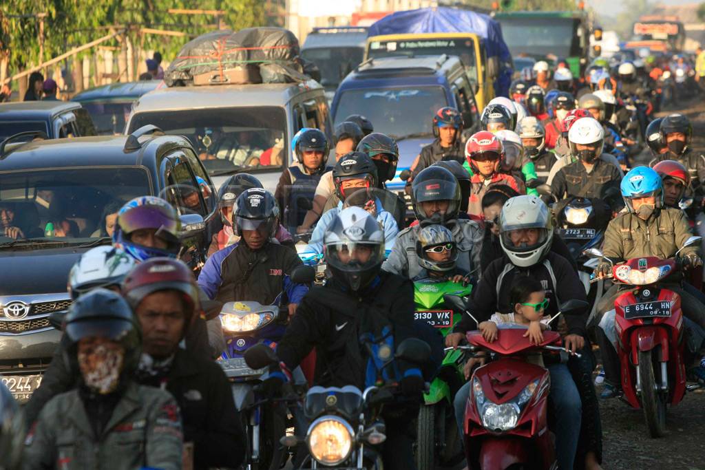 Antrean Kendaraan Pemudik...