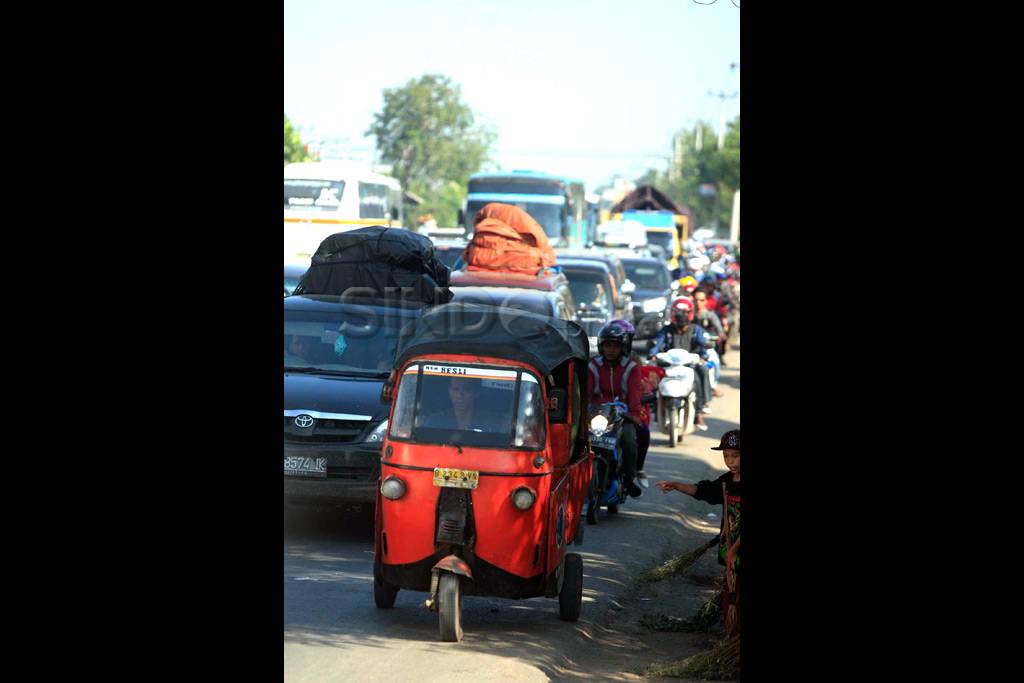 Antrean Kendaraan Pemudik...