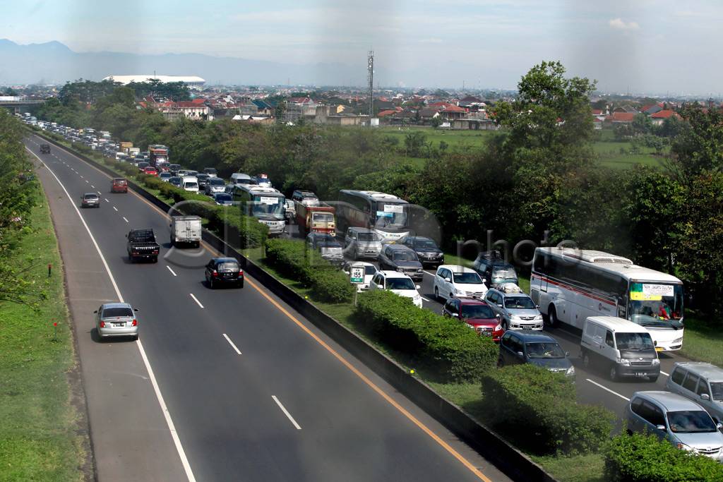 Exit Tol Cileunyi Macet...