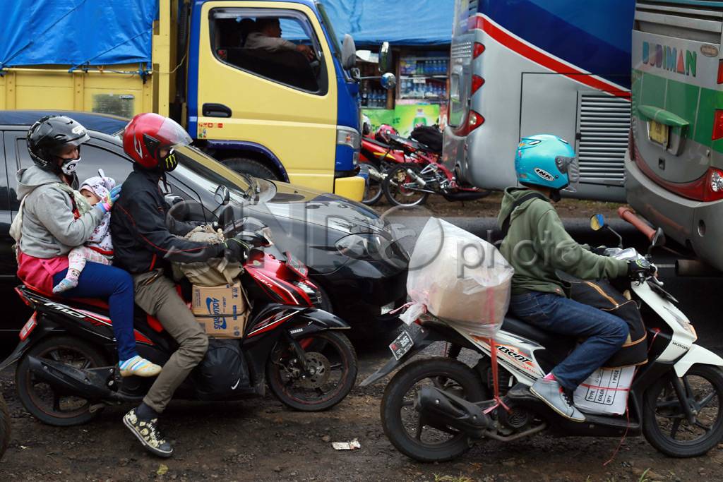Antrean Panjang di Turunan...