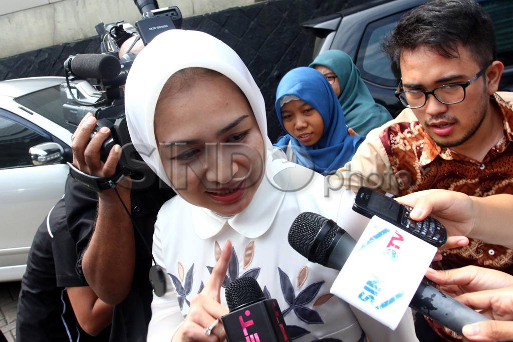 Airin Rachmi Diany Jenguk...