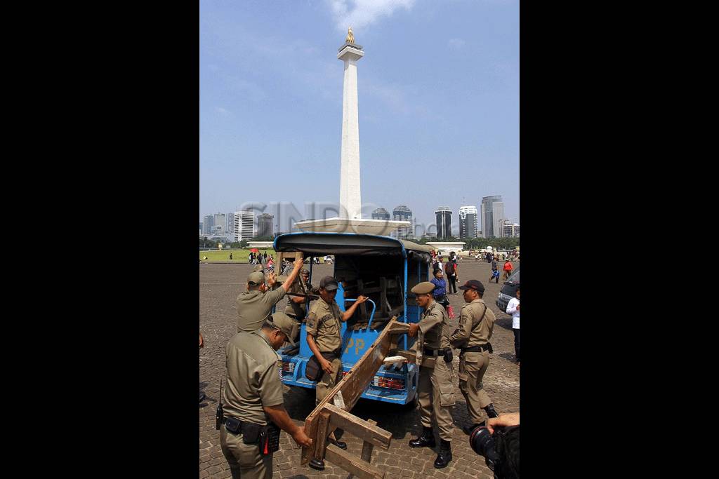 Penertiban PKL di Monas
