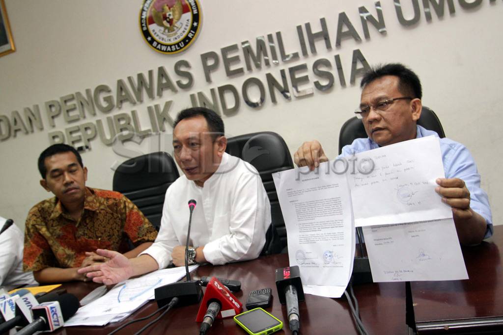 Tim Kuasa Hukum Prabowo-Hatta...