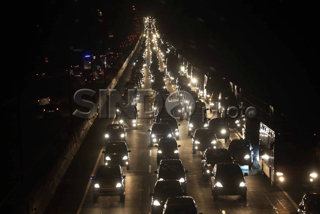 Tol Caikampek Padat...