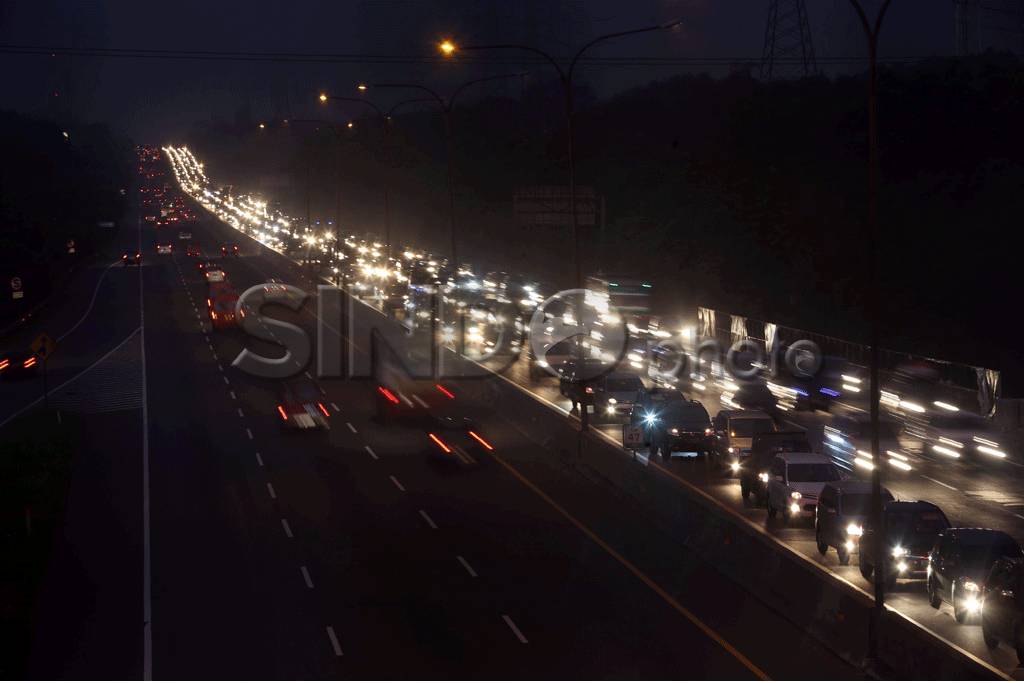 Tol Caikampek Padat...
