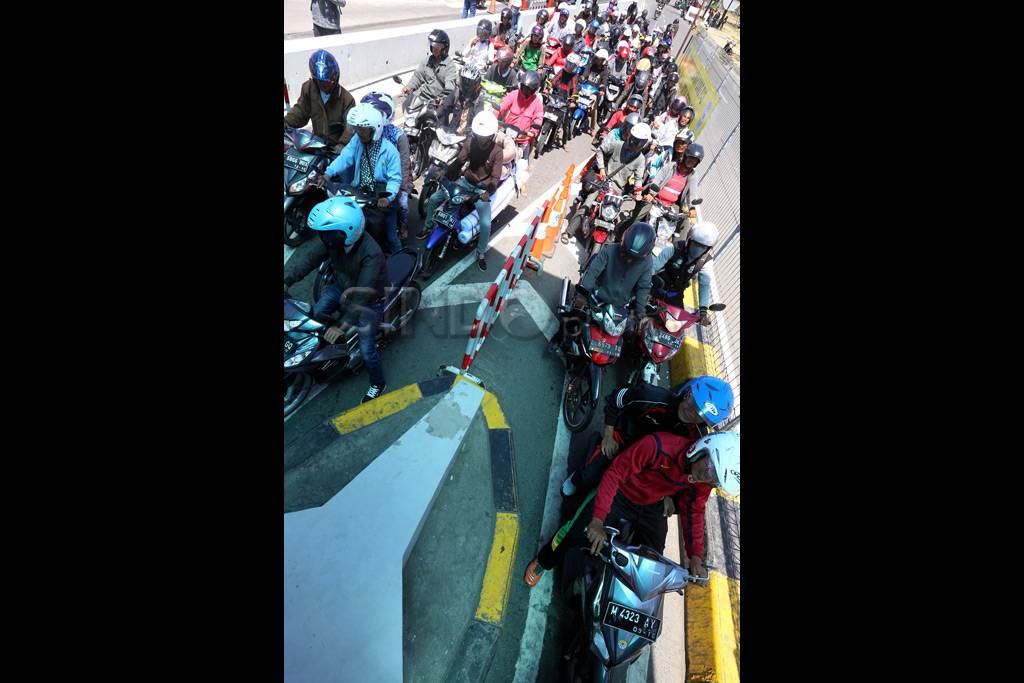 Angin Kencang, Motor...
