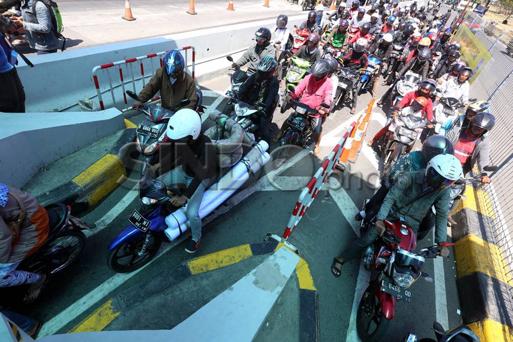 Angin Kencang, Motor...