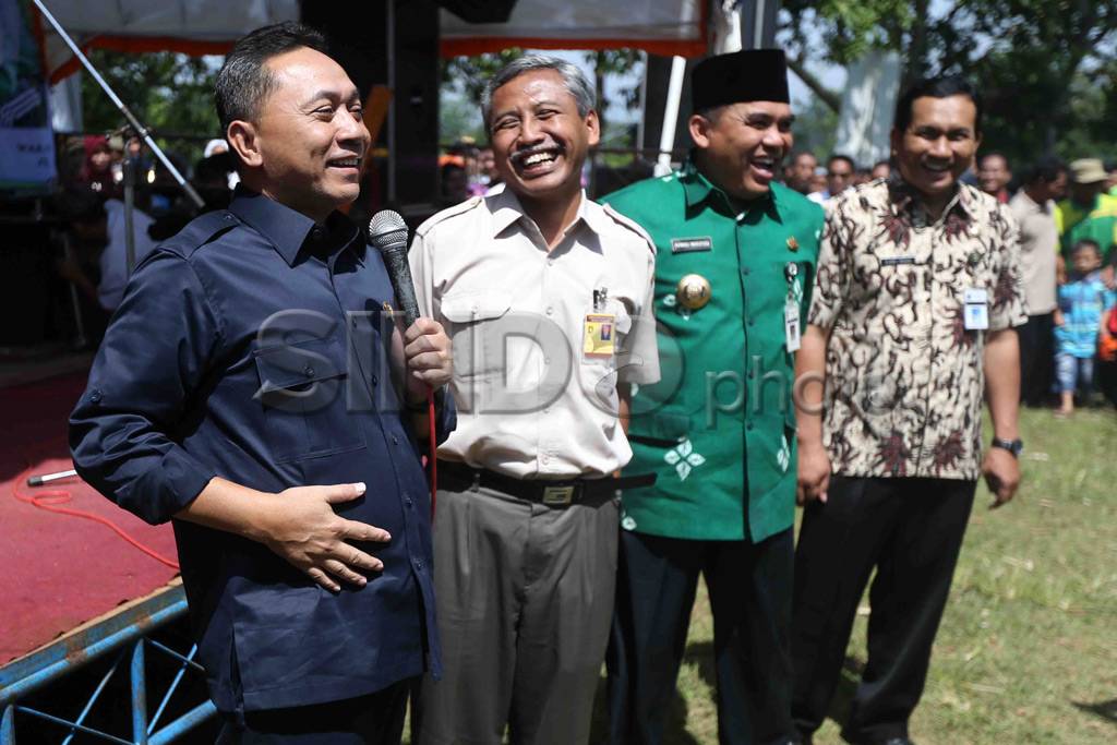 Menhut Tinjau Industri...
