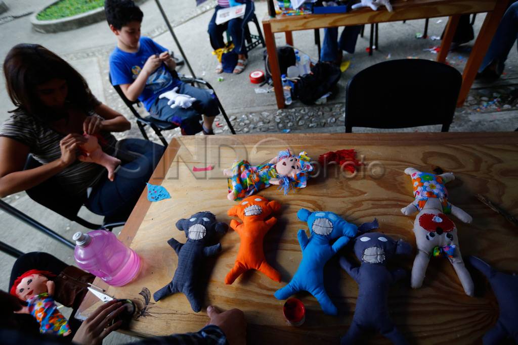 Boneka Kerajinan Tangan...
