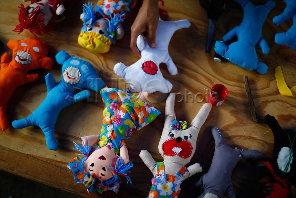 Boneka Kerajinan Tangan...