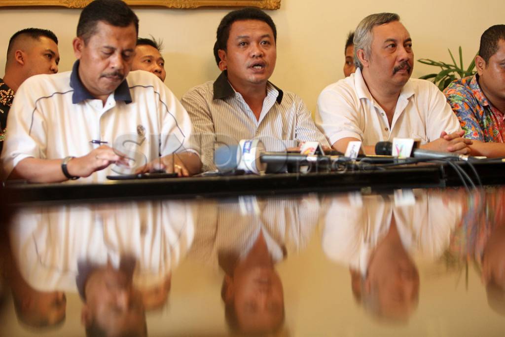 Tolak Pemecatan Agung...