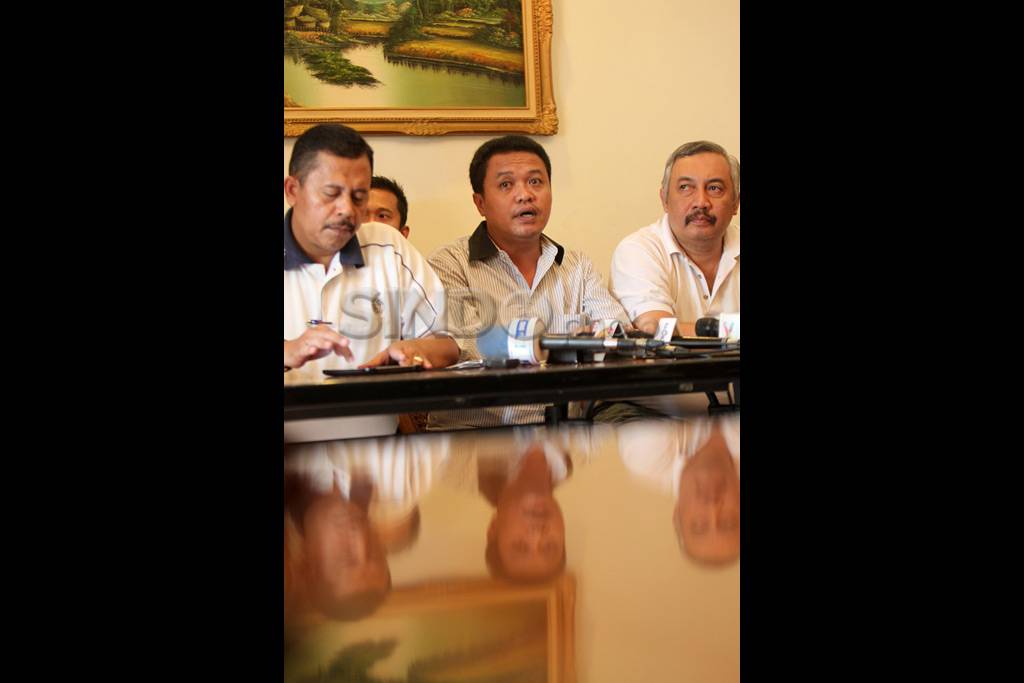 Tolak Pemecatan Agung...