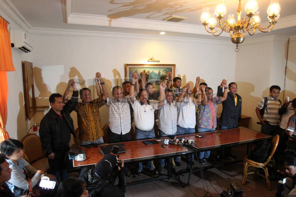 Tolak Pemecatan Agung...