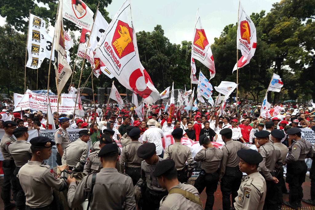 Ratusan Pendukung Prabowo-Hatta...