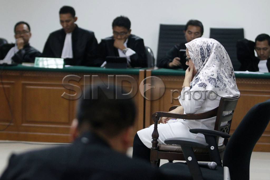 Ratu Atut Dituntut 10...