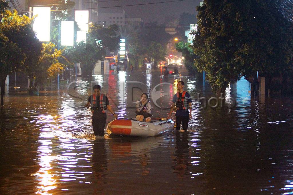 Hujan Deras, Kemang...